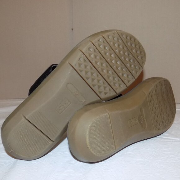 A2 AEROSOLES Black Comfort Sole Thong Sandals 6 6.5 Ran Large Like New Cool Cat - Picture 6 of 6